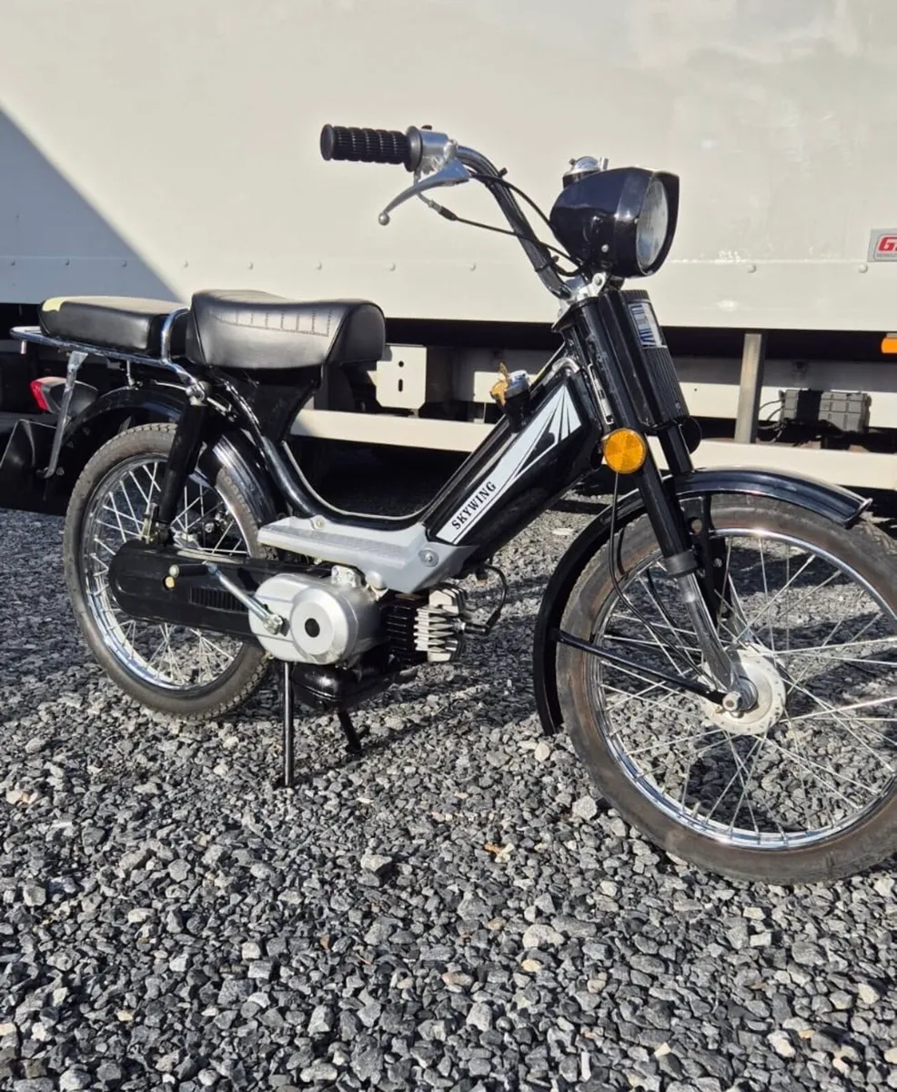 SKYWING JAILING EASYRIDER MOPED 2003 NEXT TO NEW - Image 1