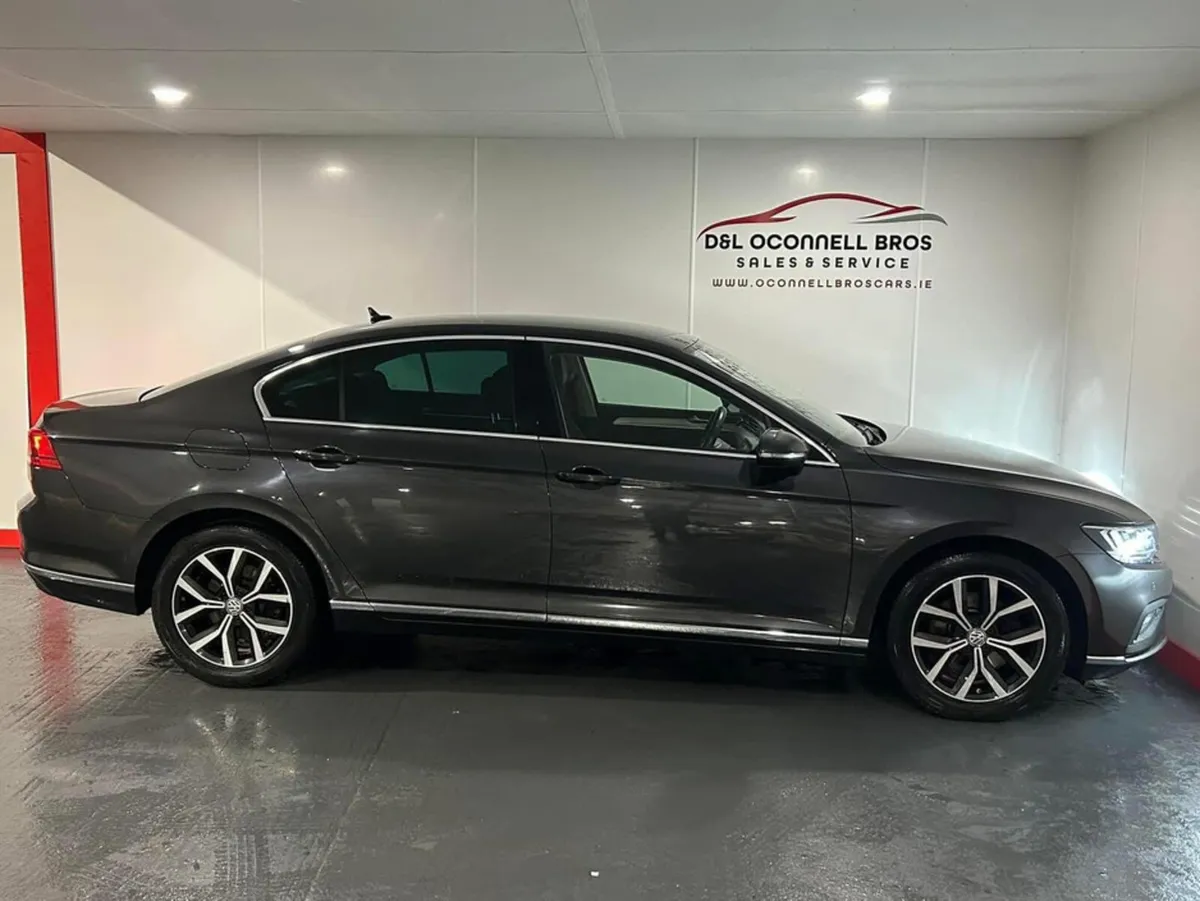 Volkswagen Passat ELEGANCE 2.0 TDI MANUAL 6SPEED F - Image 4