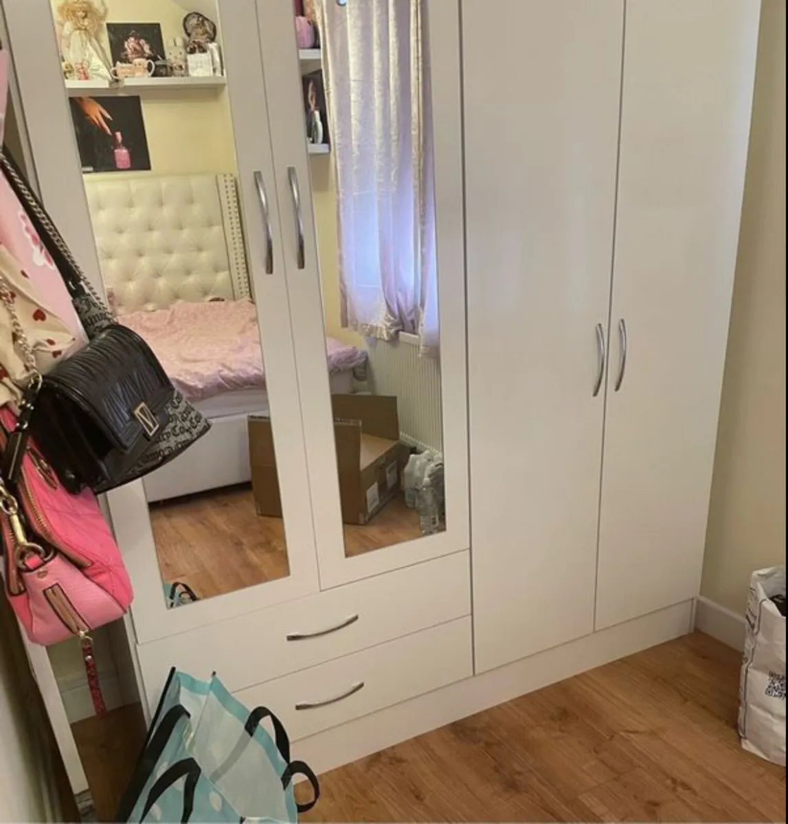 Mirrored wardrobe - Image 1