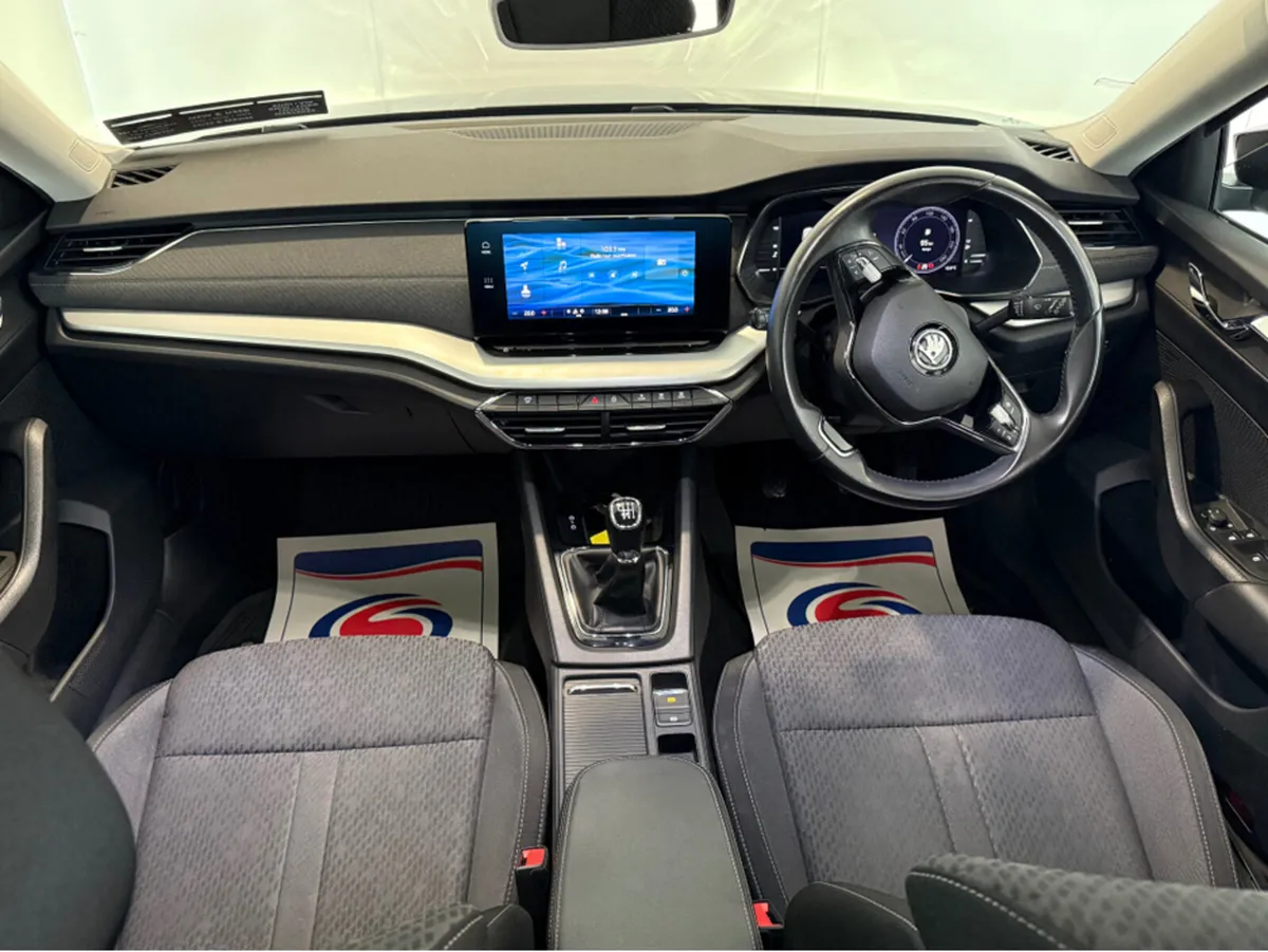 Skoda Octavia OCTAVIA STYLE 2.0 TDI 4DR 1 Owner FS - Image 3