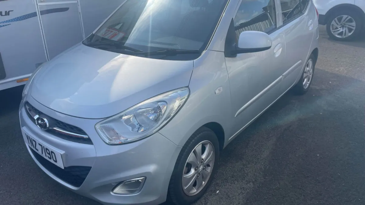HYUNDAI I10  2011 SILVER METALIC - Image 2