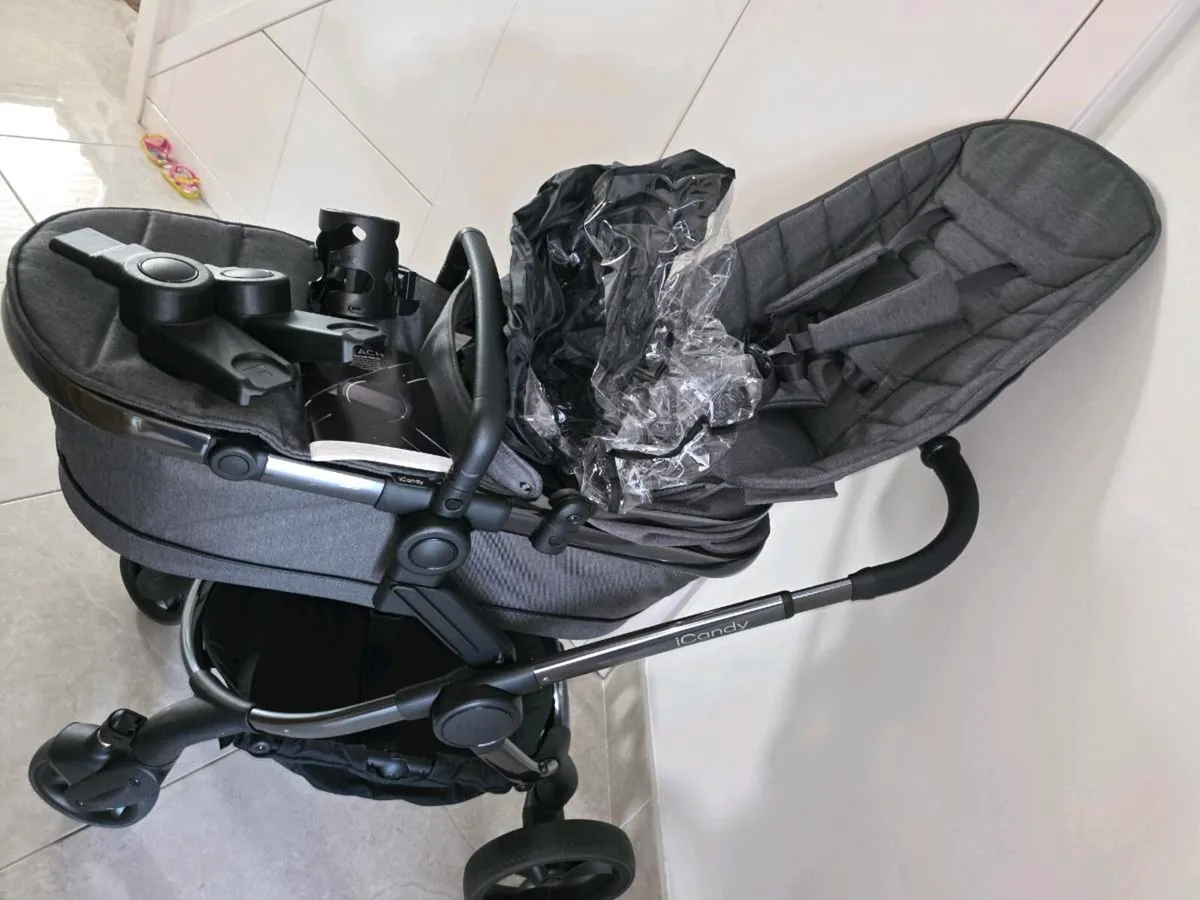 iCandy Peach 7 Buggy With Carrycot. Like new - Image 3