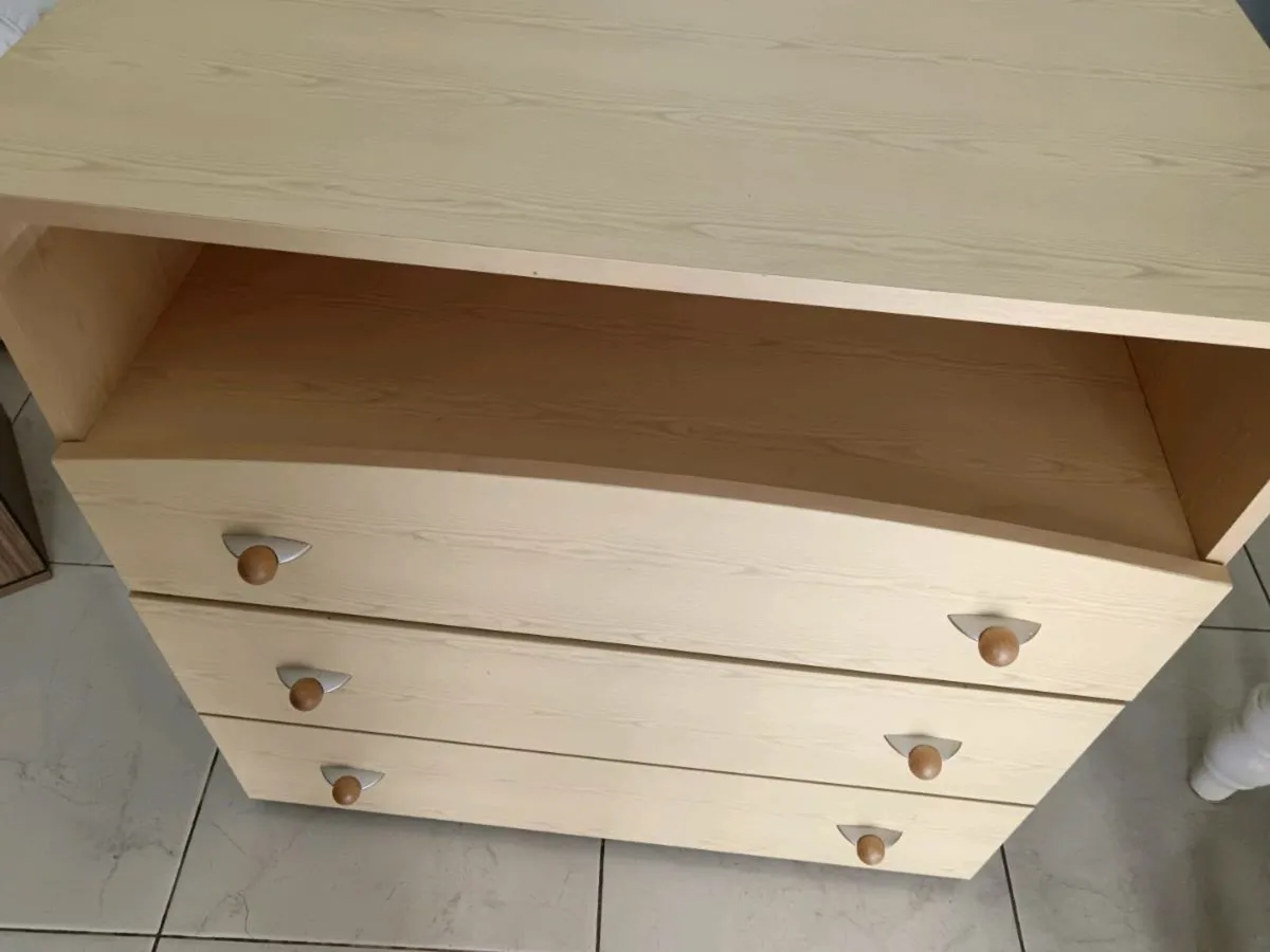 Chest of drawers - Image 1