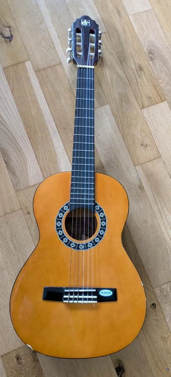 Beginner guitar - Image 1