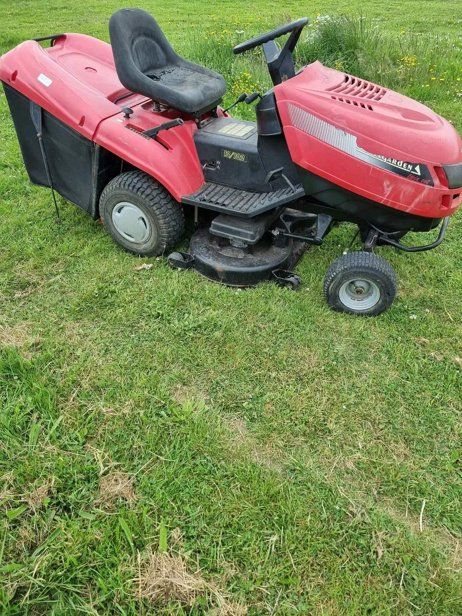 Castle garden ride on mower - Image 4