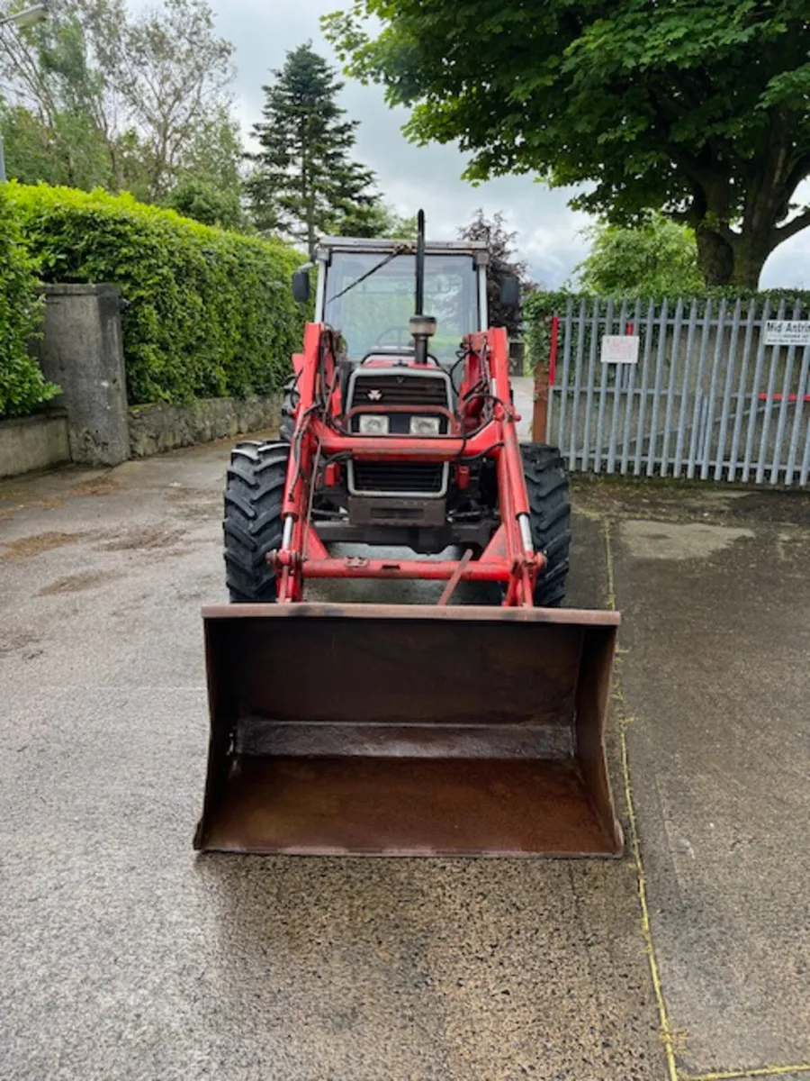 1987 Massey Ferguson 390 12 speed c/w MF 820 loade - Image 3