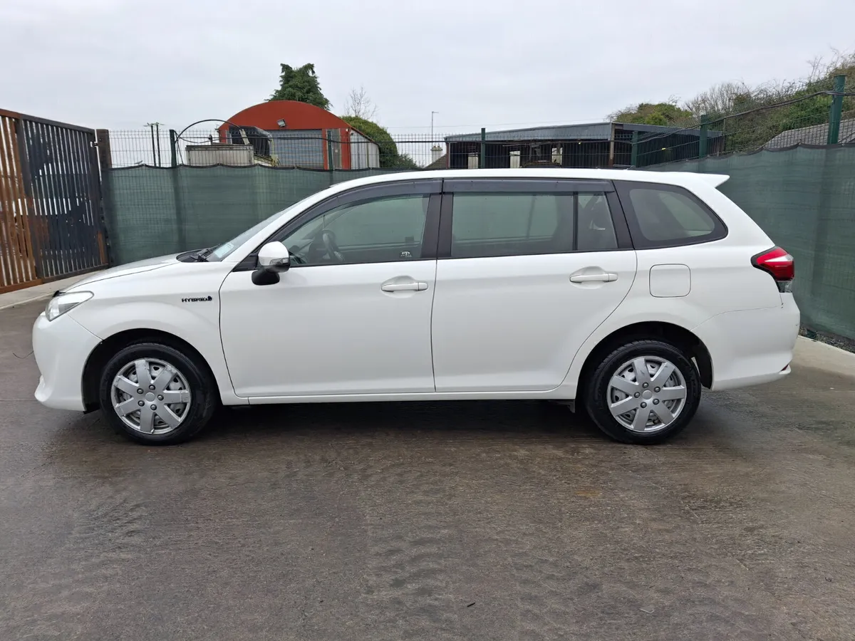 2017 Toyota Corolla Fielder 1.5L Hybrid - Image 4