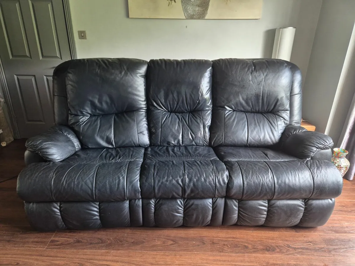 Three piece suite - Image 1