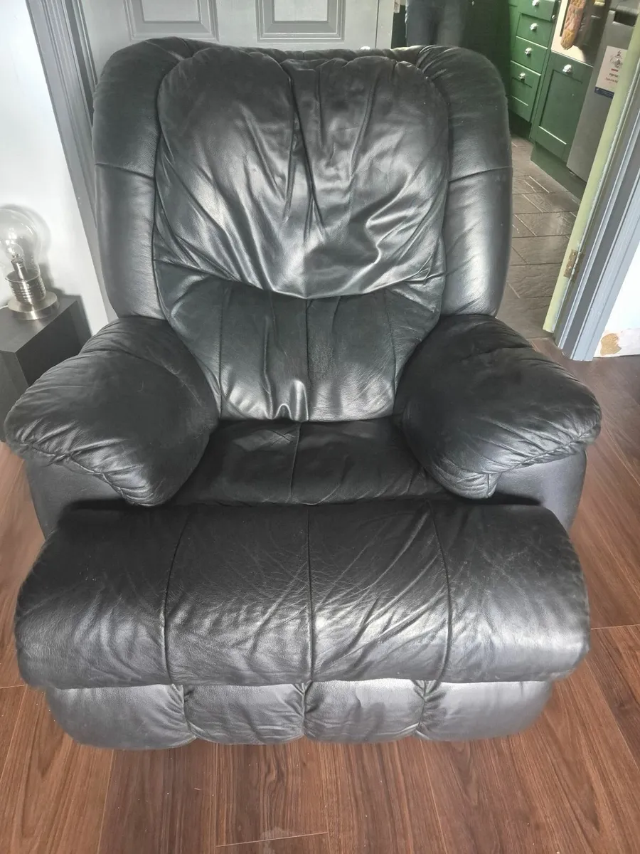 Three piece suite - Image 2
