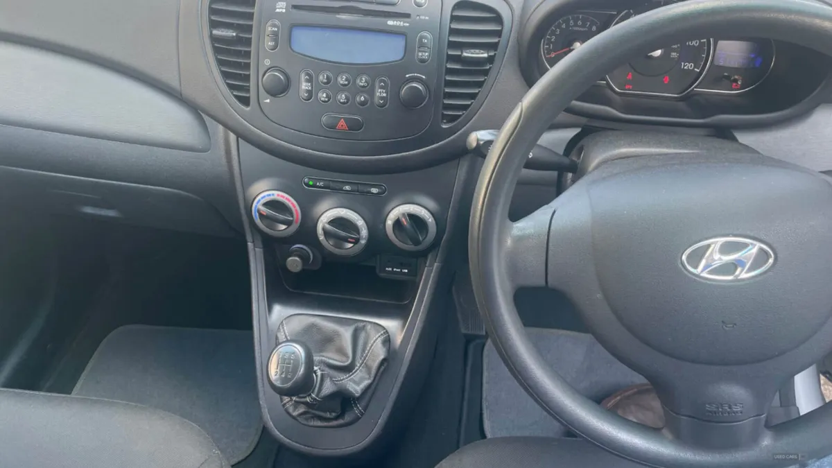 HYUNDAI I10  2011 SILVER METALIC - Image 4