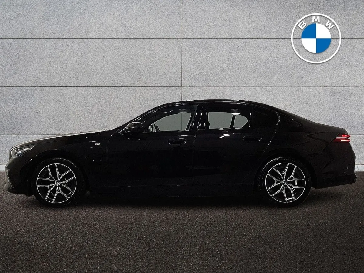 BMW 5 Series 530e M Sport Saloon - Image 3