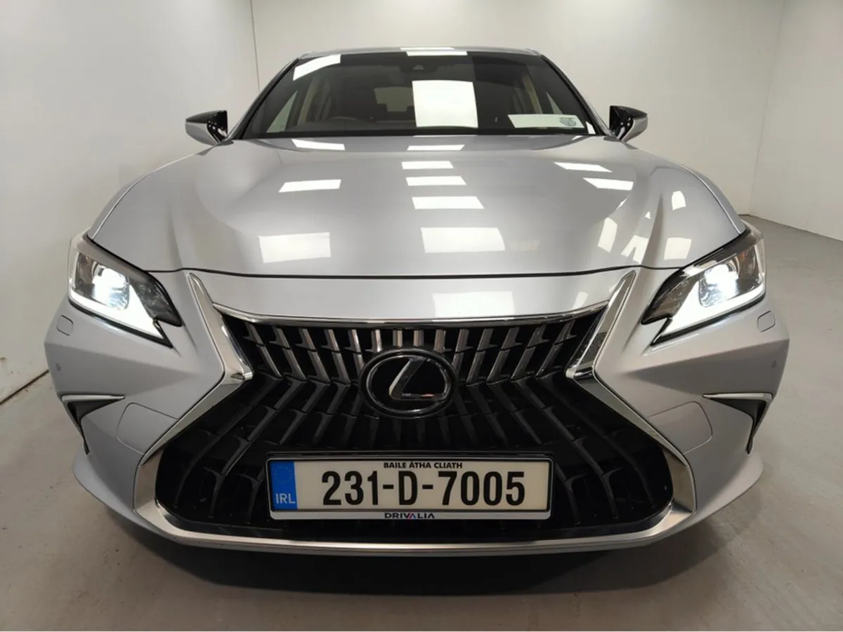Lexus ES 300h Dynamics 4DR Auto - Image 2