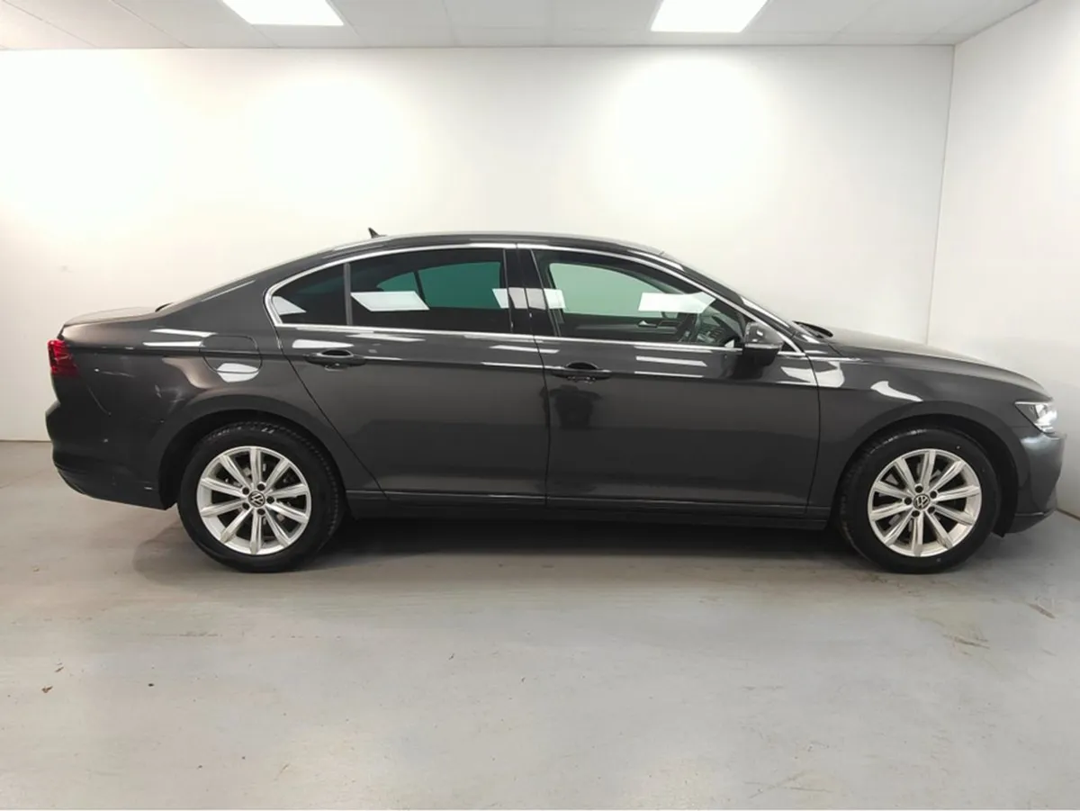 Volkswagen Passat Business 2.0 TDI Manual 6speed - Image 4