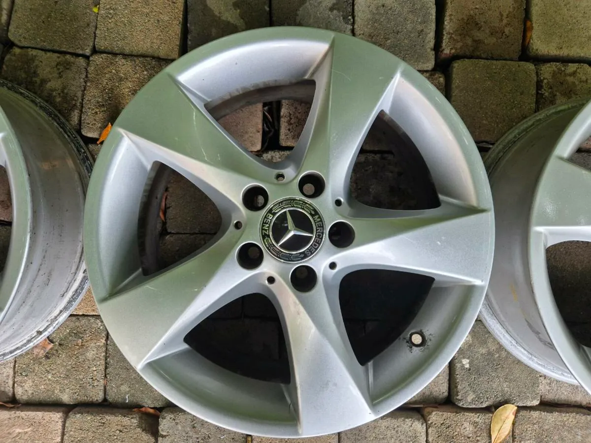 Mercedes vito Five spoke 17-inch alloys - Image 2