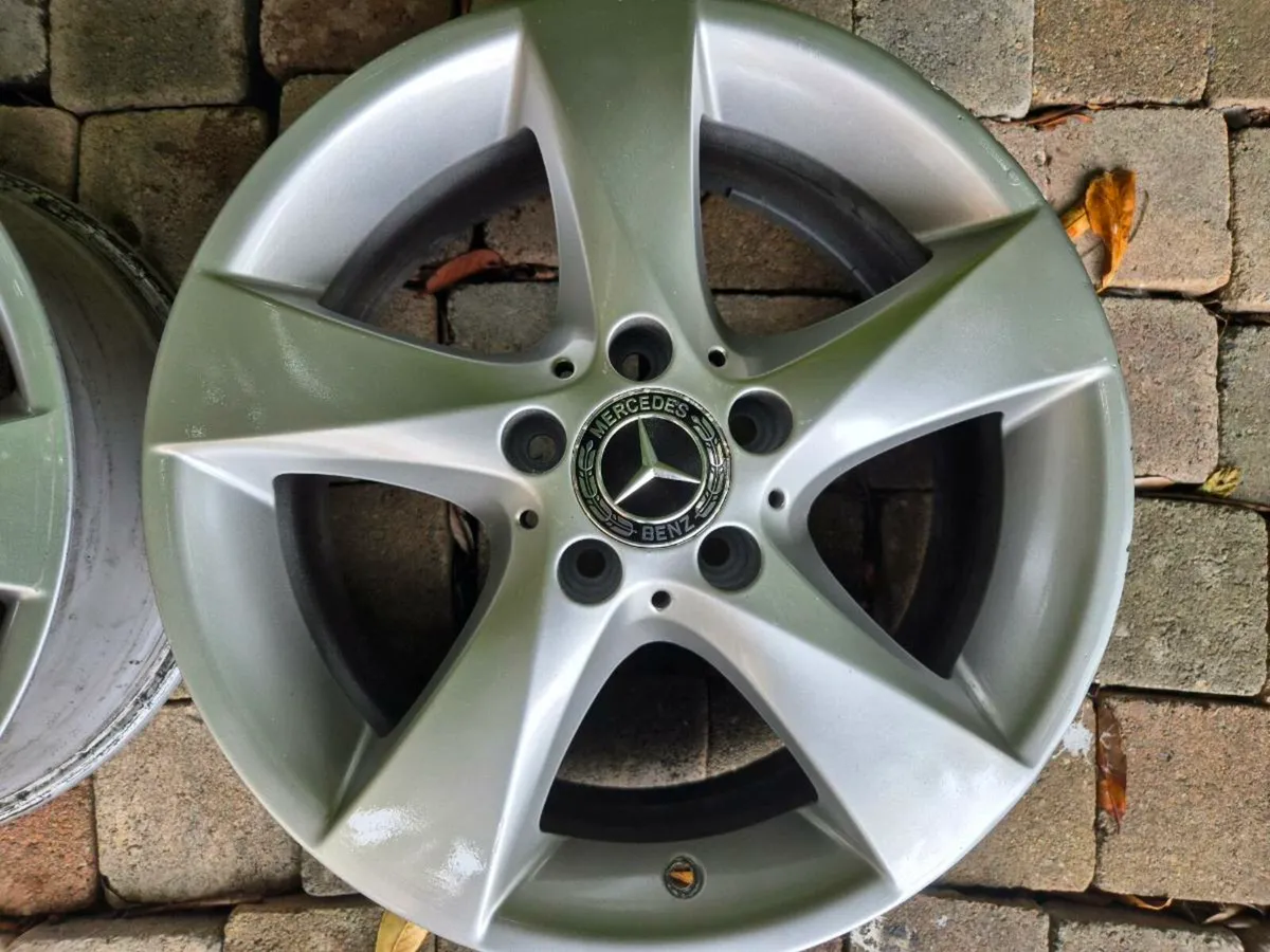 Mercedes vito Five spoke 17-inch alloys - Image 3