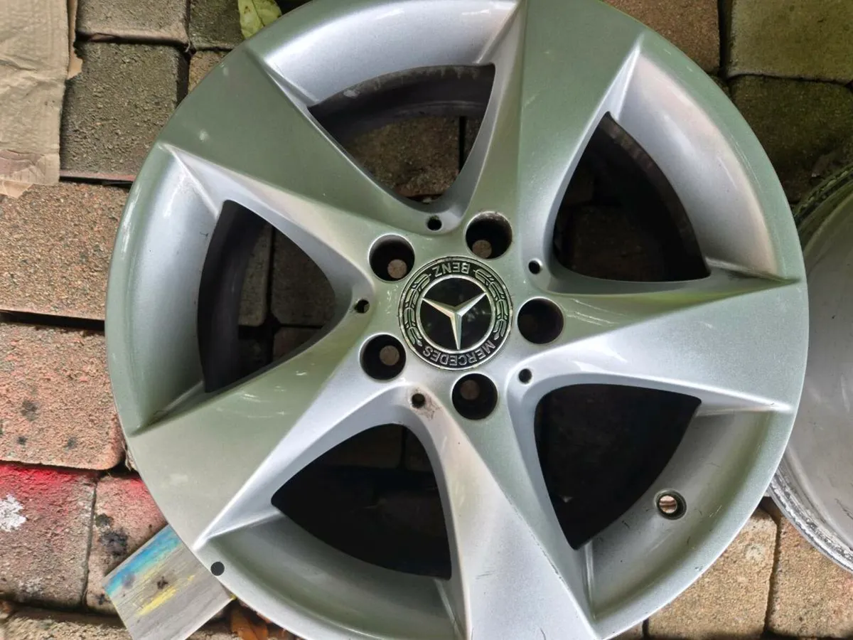 Mercedes vito Five spoke 17-inch alloys - Image 4