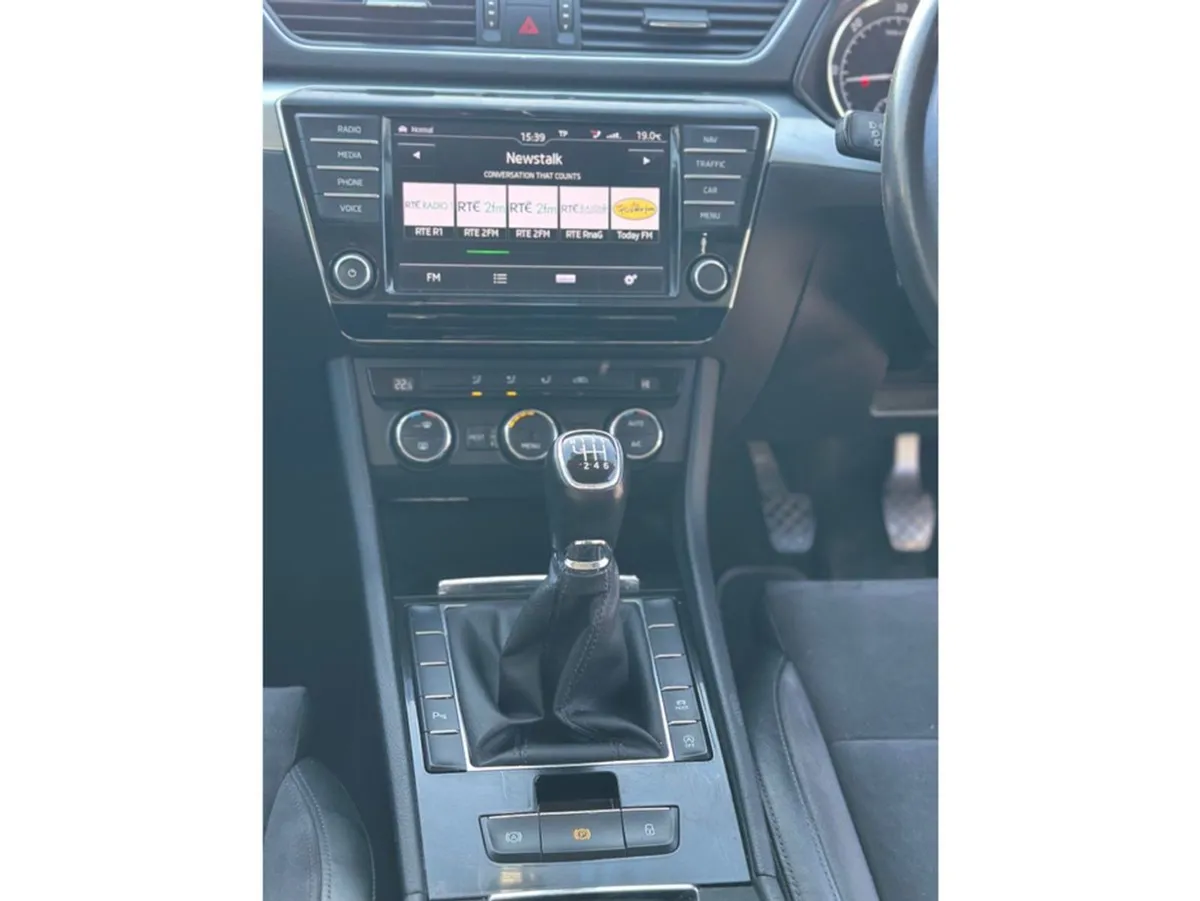 Skoda Superb 2.0 TDI High Spec SE Business 150 15 - Image 3