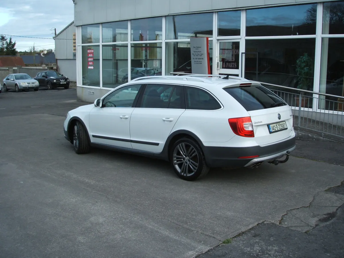 Skoda Superb 2.0 TDI CR 4X4 LE TOUR DE FRANCE - Image 4