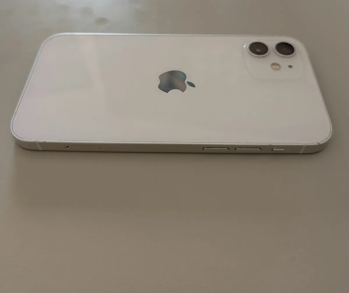 iPhone 12 - White _ Apple - Image 4