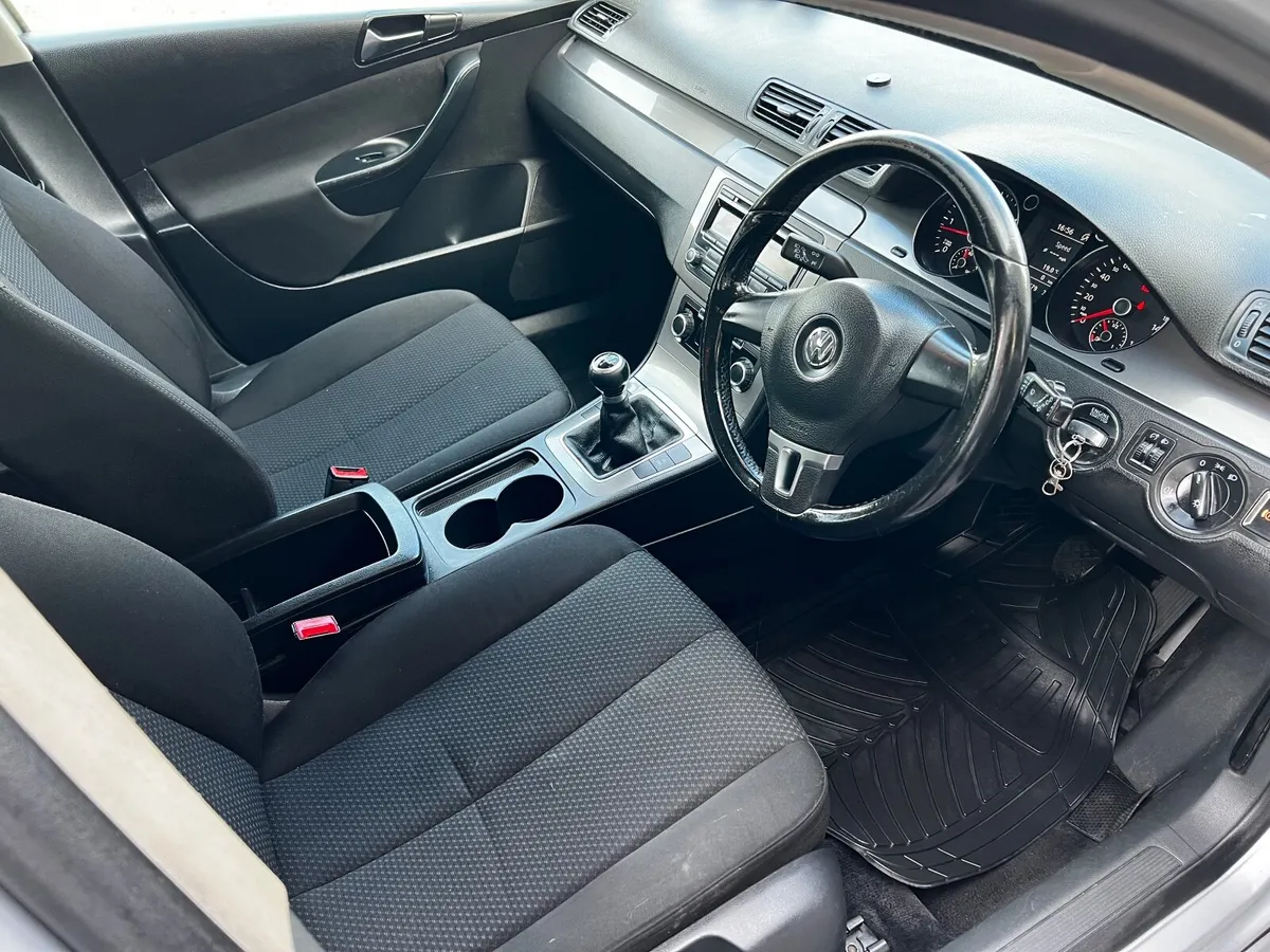 2010 Volkswagen Passat 1.6L TDi Estate - Image 3