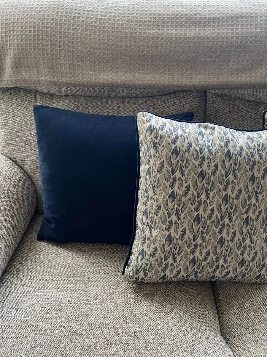 6 x Paul Costelloe Cushions - Image 1