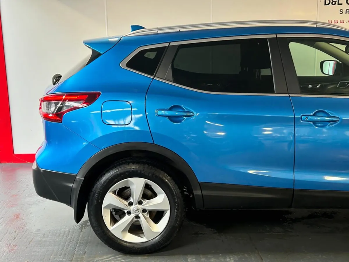 Nissan Qashqai 1.5 SV 18 4DR - Image 2