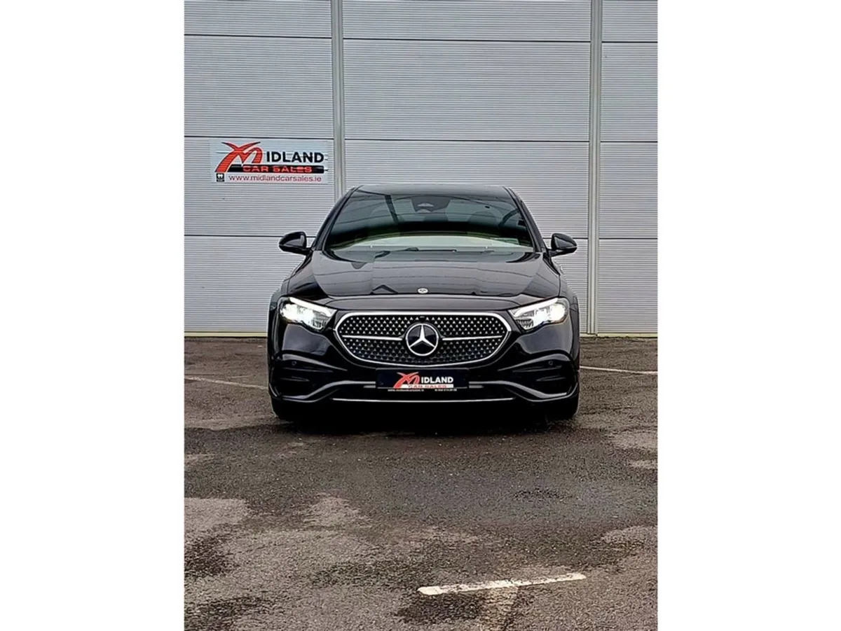 Mercedes-Benz E-Class E220d AMG Line Plus  macchi - Image 3