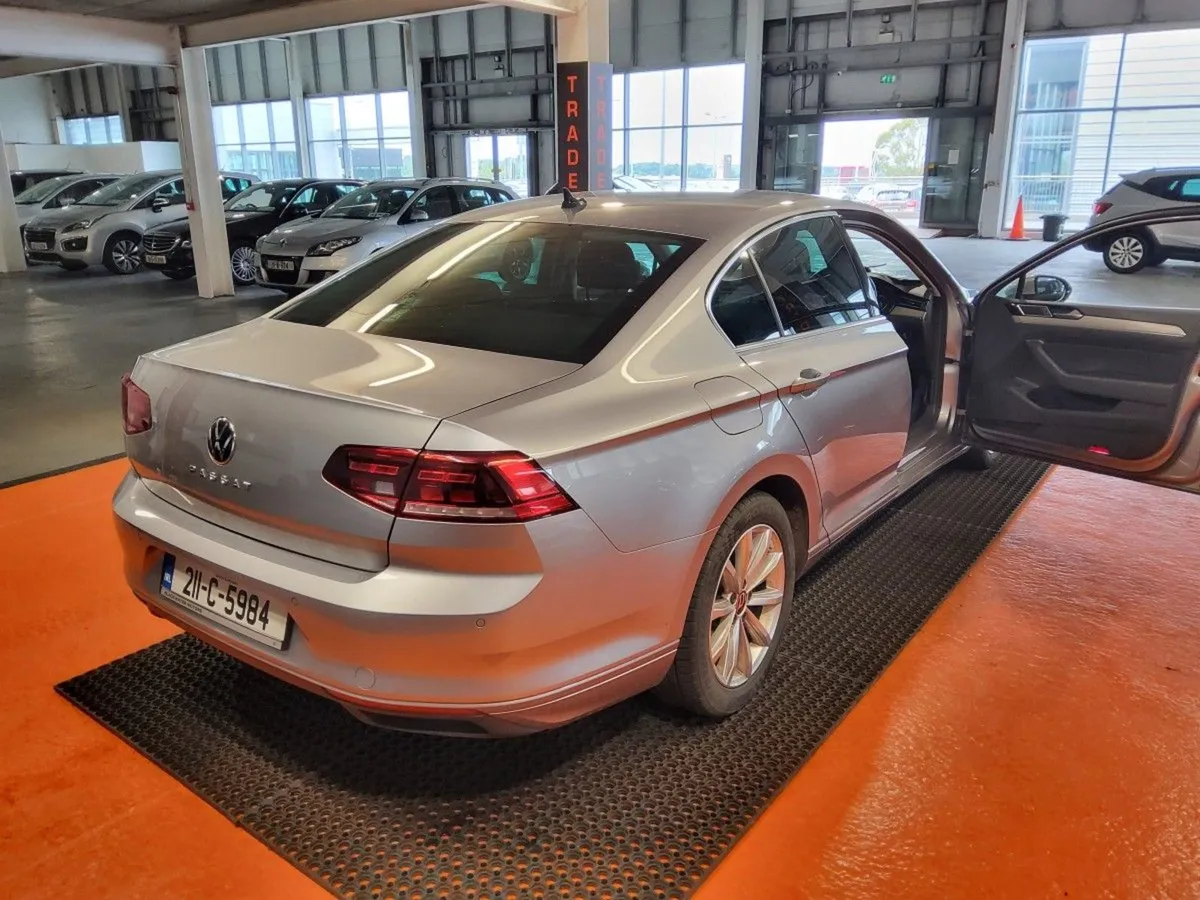 Volkswagen Passat 2.0 TDI 150HP Business - Image 3