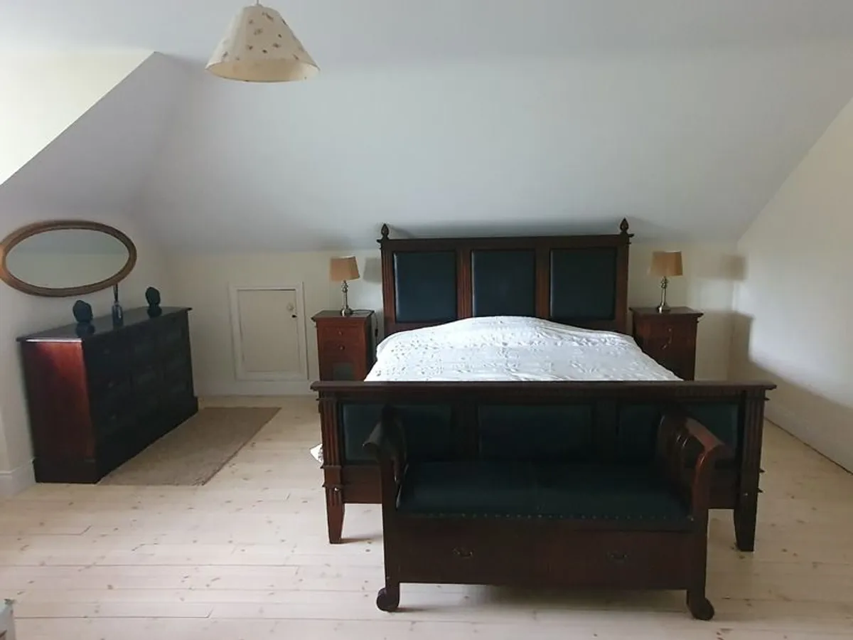 Beautiful 5 piece mahogany Super Kingsize Bedroom Suite - Image 1