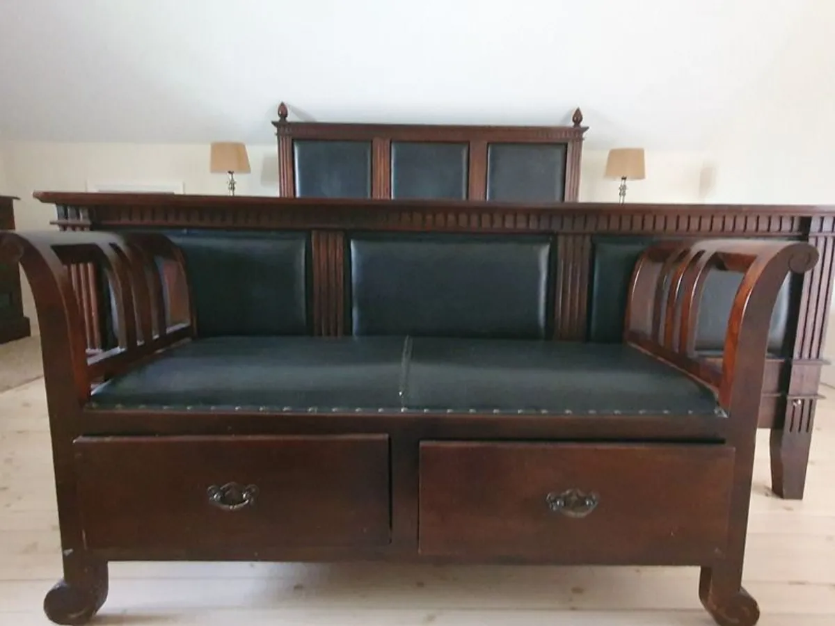 Beautiful 5 piece mahogany Super Kingsize Bedroom Suite - Image 4