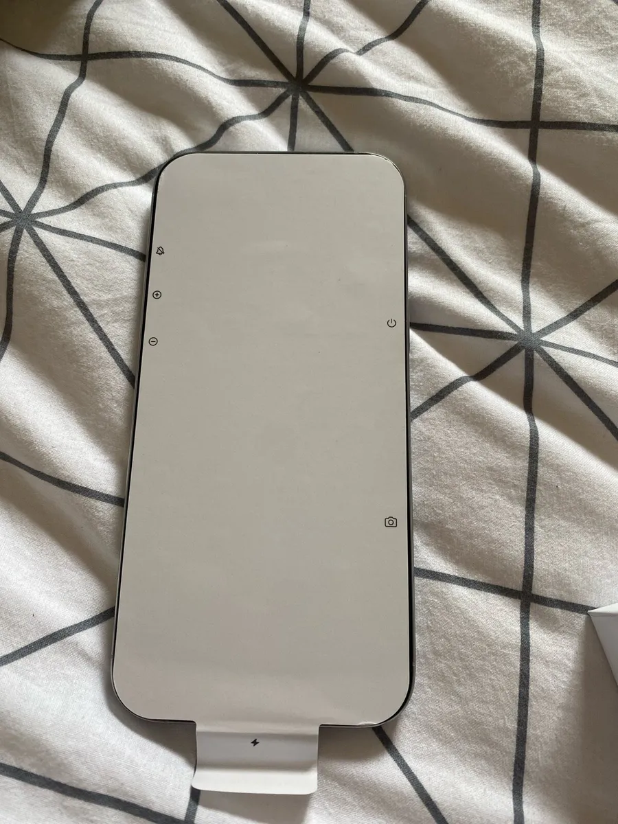 iPhone 16 Pro Max - Image 3