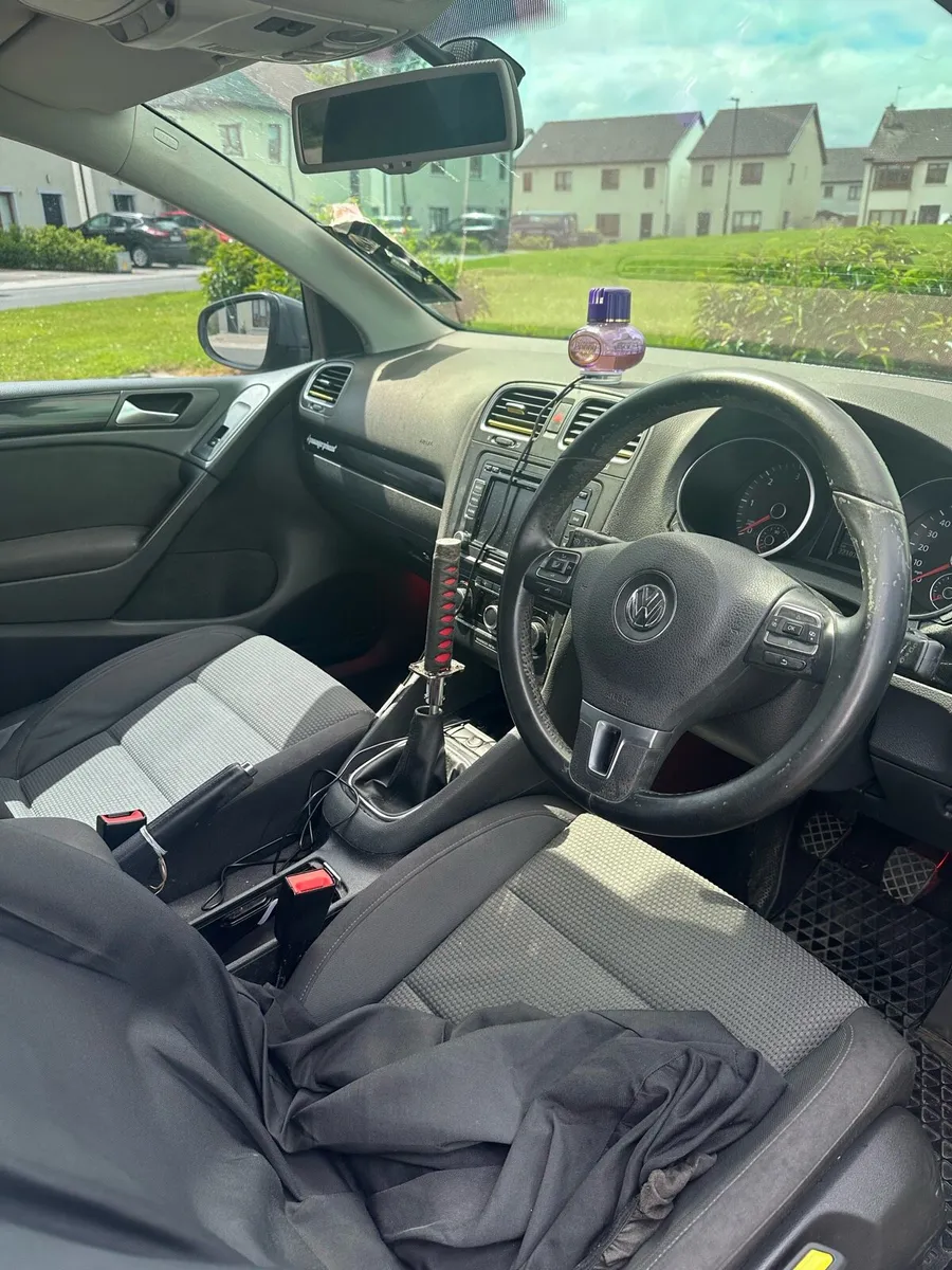 VW GOLF - Image 4
