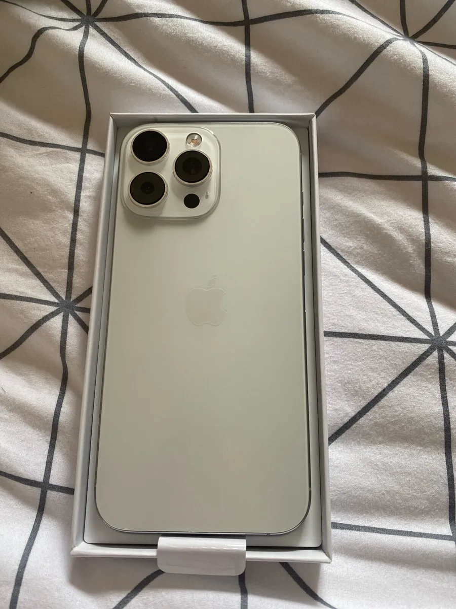 iPhone 16 Pro Max - Image 4