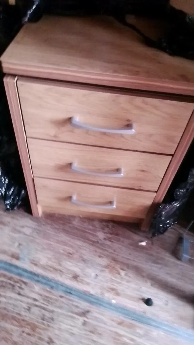 Chest and bedside locker - Image 2