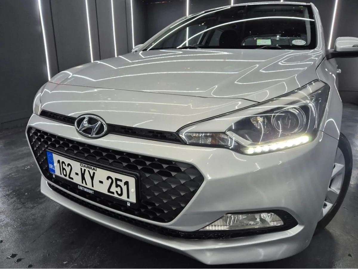 Hyundai i20 Deluxe 5DR - Image 2