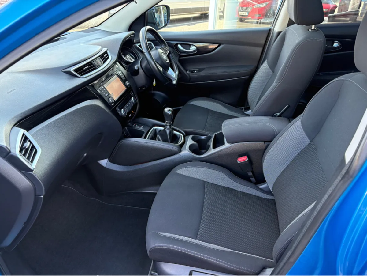 Nissan Qashqai 1.5 SV DSL  ** 24 MONTH WARRANTY AV - Image 4