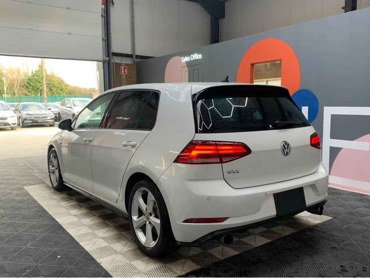 Volkswagen Golf GTI AUTOMATIC / 79k KMs / Adaptive - Image 4