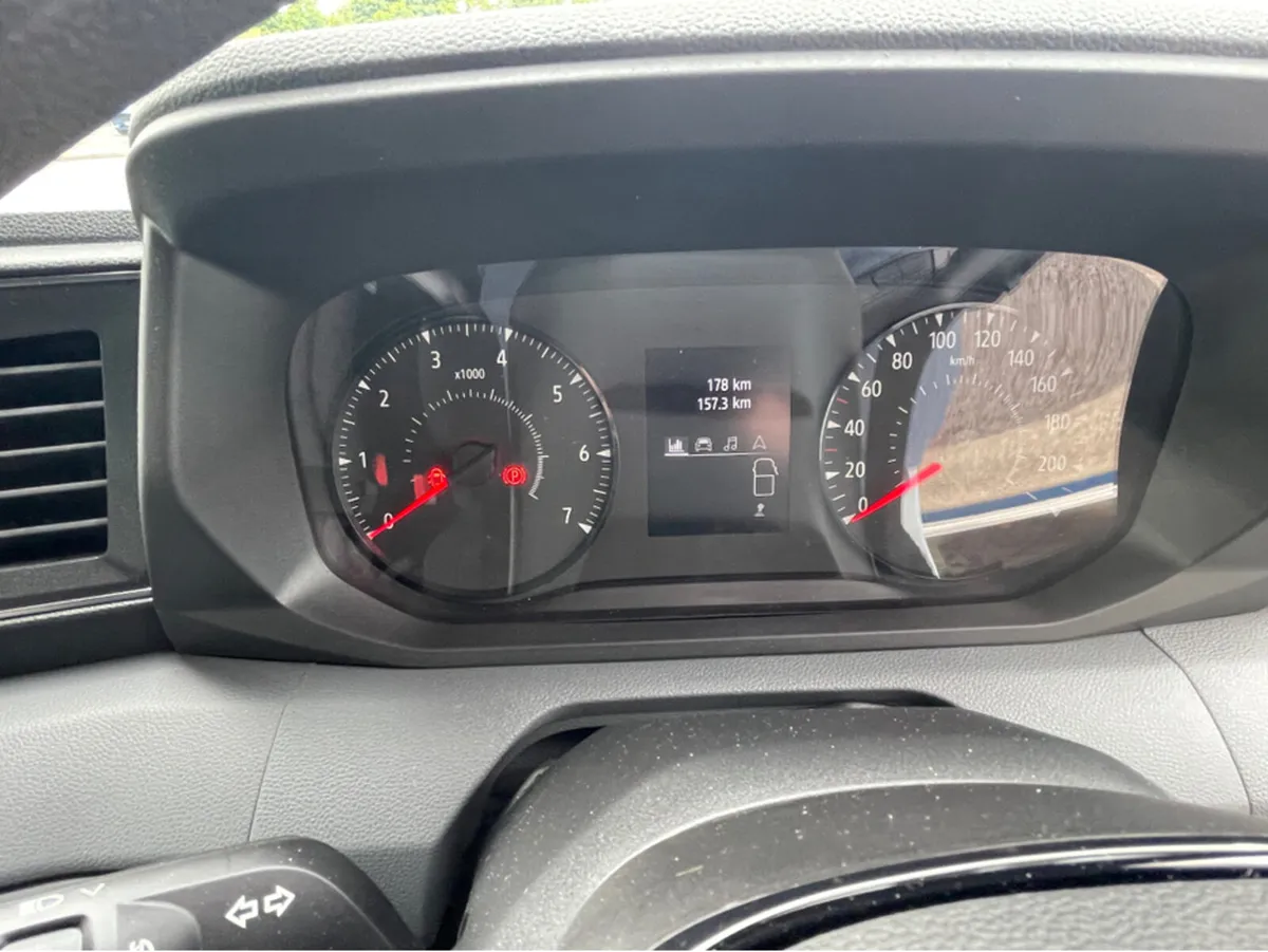 Nissan Interstar L2H2 130 SV PREMIUM - Image 3