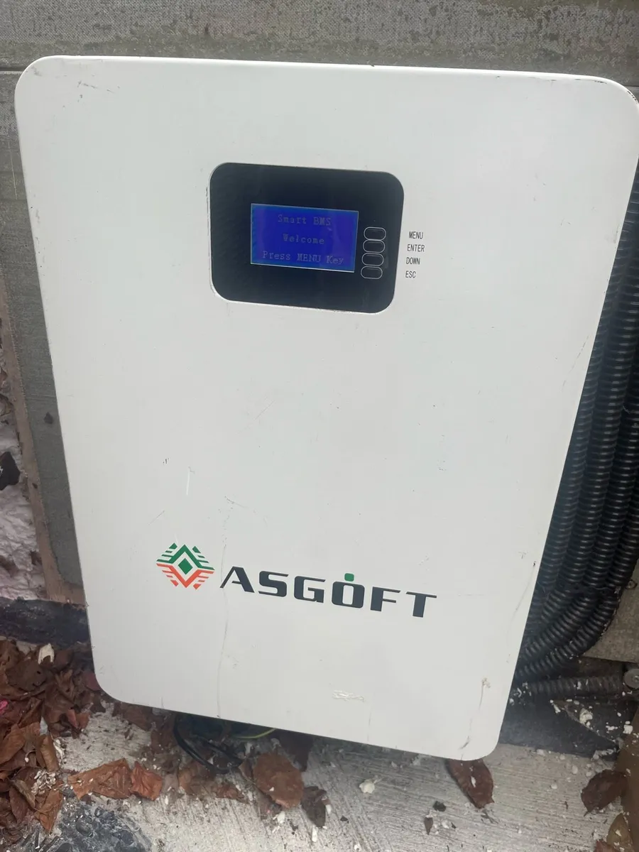 Off grid inverter and 2 batteries - Image 1