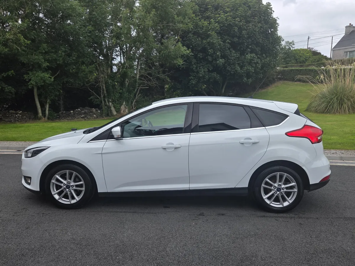 2017 FORD FOCUS ZETEC NAV 1.5TDCI 120BHP - Image 4