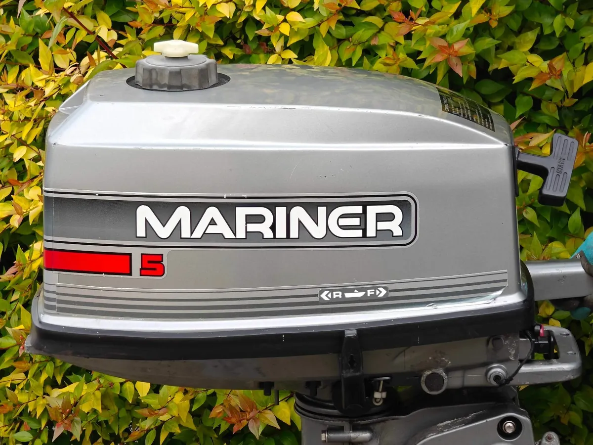 Mariner 5hp outboard boat engine - Image 1