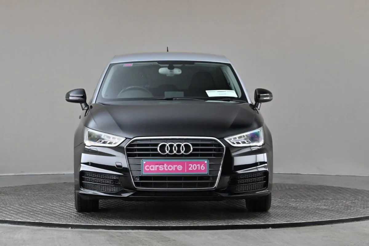Audi A1 1.0tfsi 95hp S-tronic 5DR  2tone Roof par - Image 2