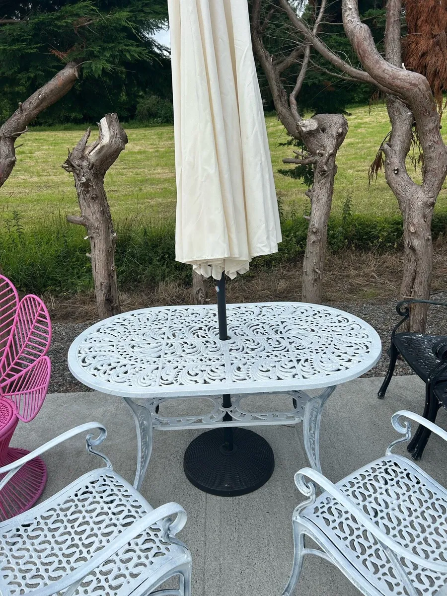 Garden table - Image 2