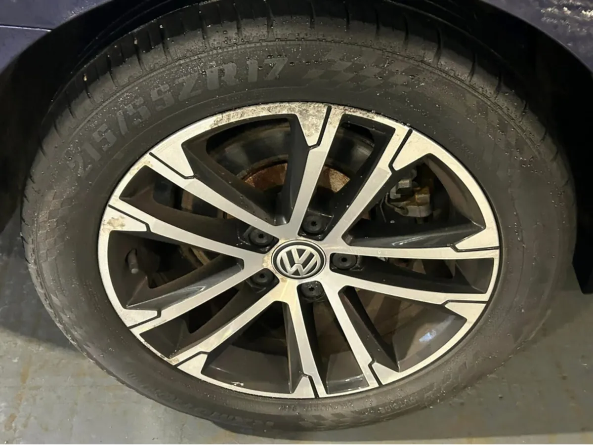 Volkswagen Passat HIGHLINE 2.0 TDI MANUAL 6SPEED F - Image 3
