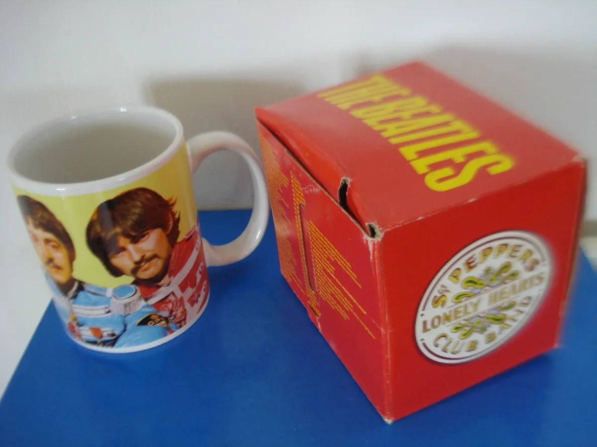 THE BEATLES BAND  COLLECTOR MUGS. 2. - Image 1