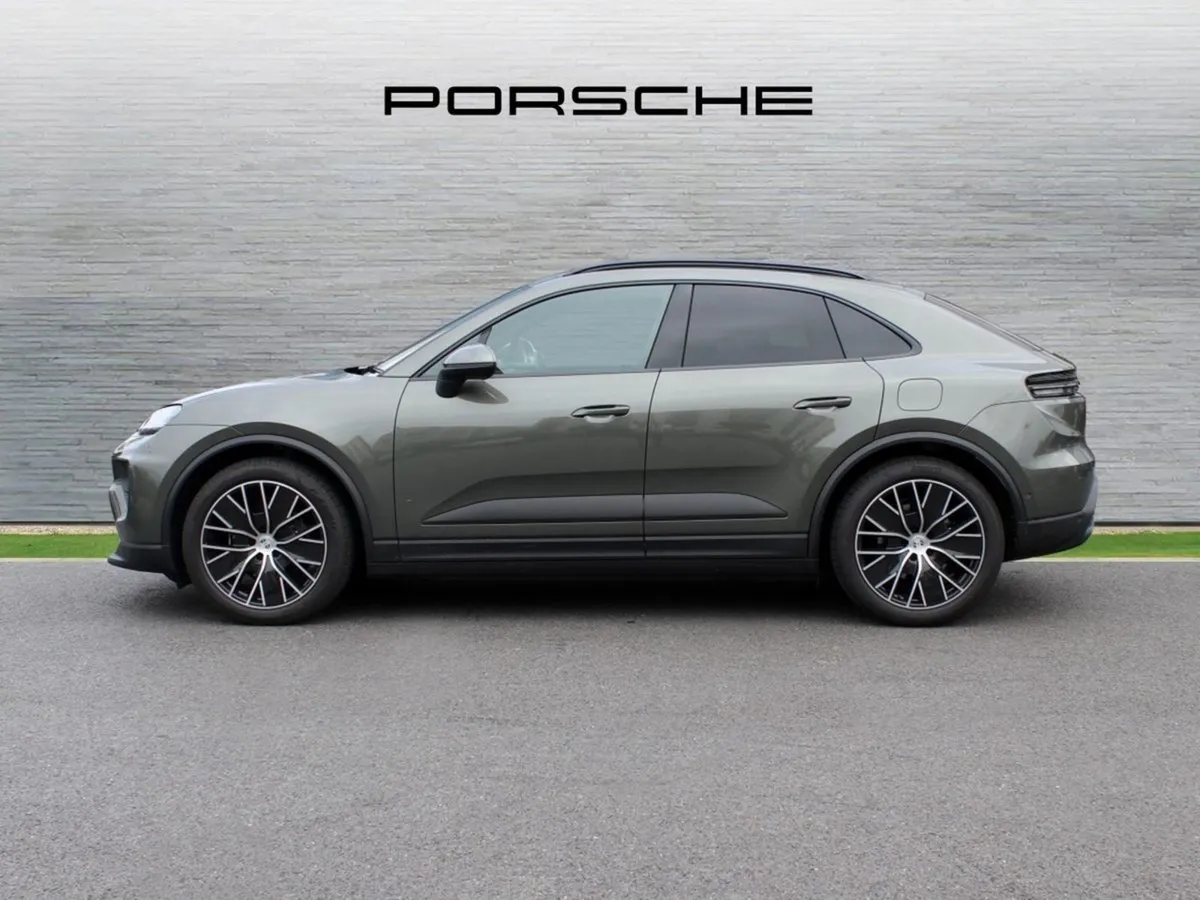 Porsche Macan 4 Electric - Image 4