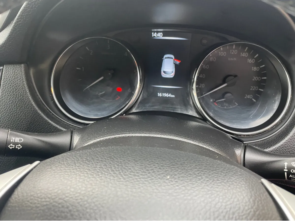 Nissan Qashqai 1.5 SV SAFETY PK E6 4DR - Image 3