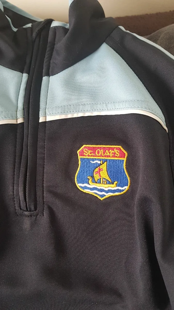 St Olafs NS Tracksuits top size 8-9 - Image 3