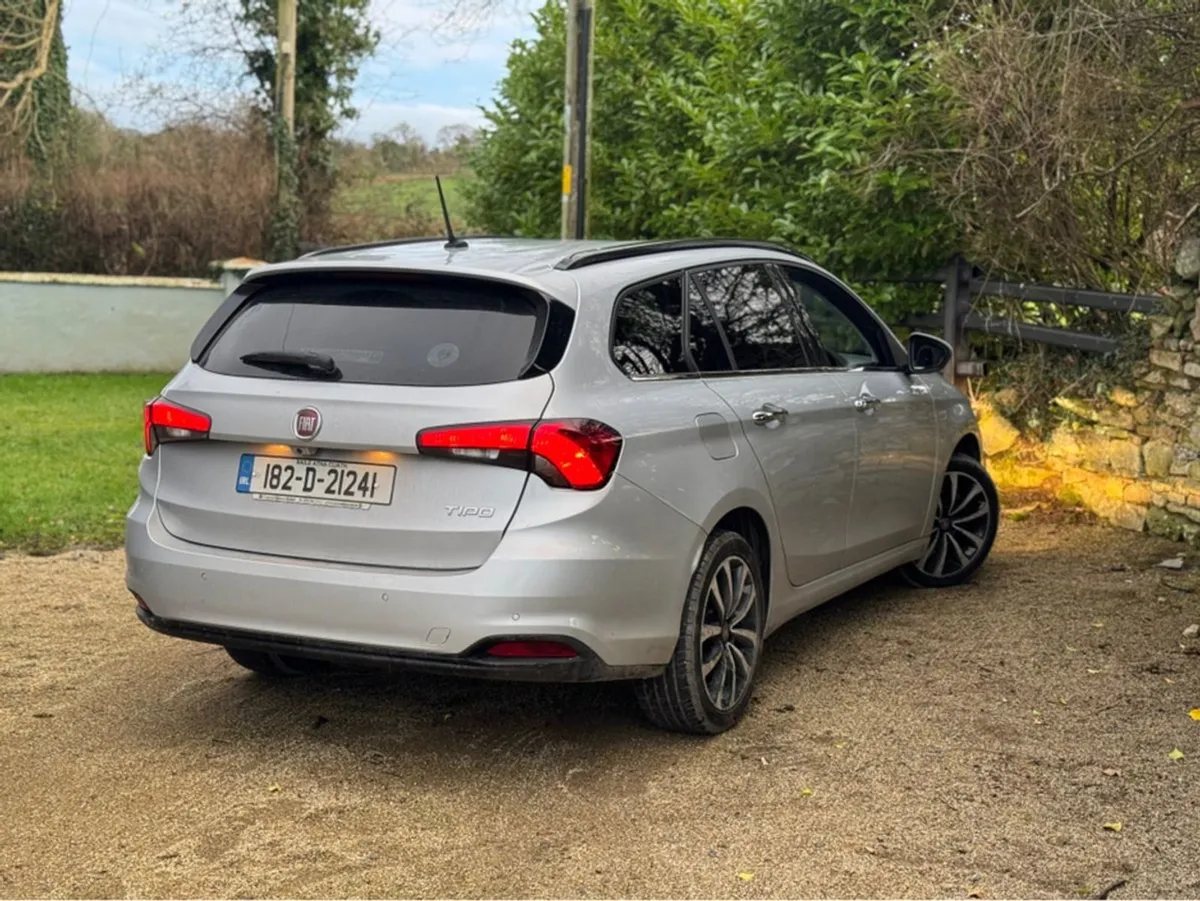 Fiat Tipo SW 1.6 MJ 120HP Lounge 5DR - Image 2