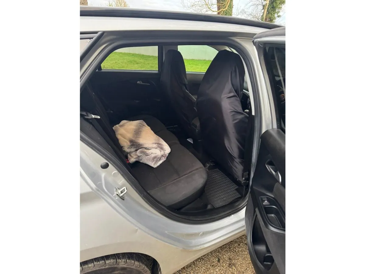 Fiat Tipo SW 1.6 MJ 120HP Lounge 5DR - Image 4